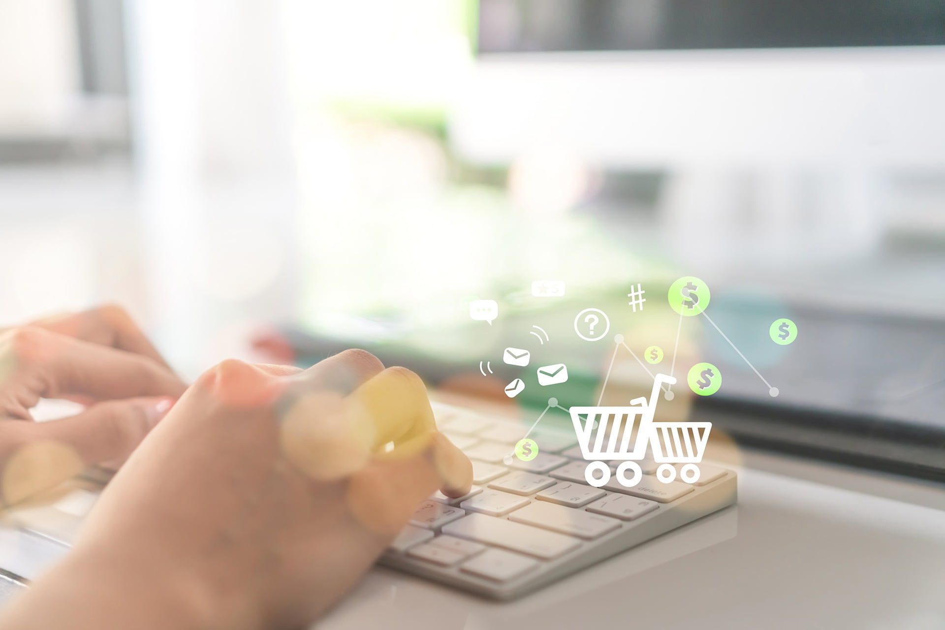 diversificar canais de venda - pessoa usando um teclado de computador com ícones de compras sobrepostos na imagem